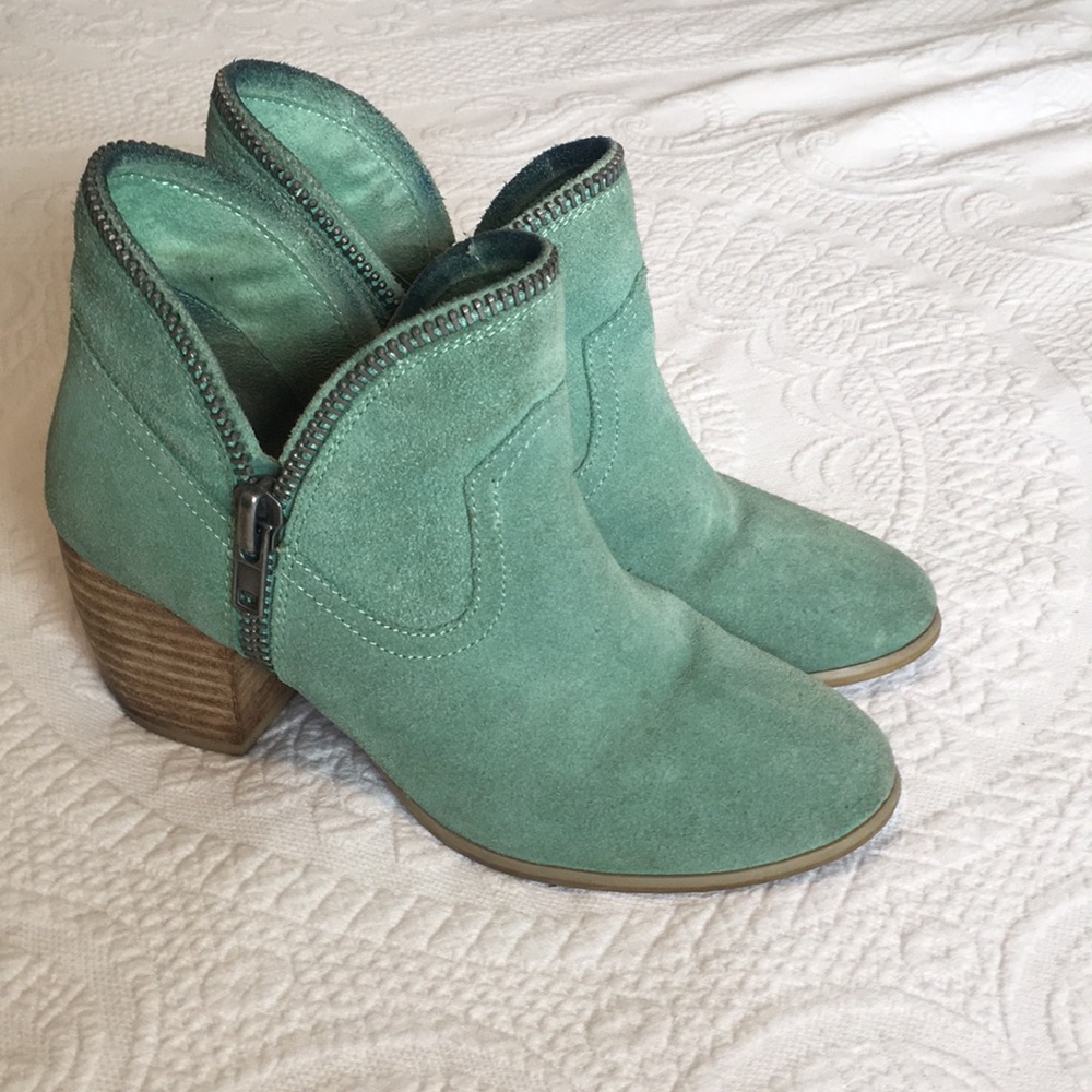 Size 7 Chinese laundry booties